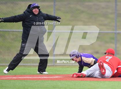 Thumbnail 3 in Alvarado vs Sweetwater (Krum Invitational) photogallery.