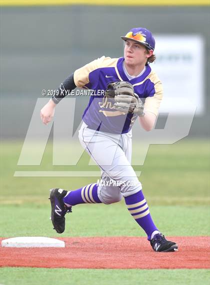 Thumbnail 2 in Alvarado vs Sweetwater (Krum Invitational) photogallery.