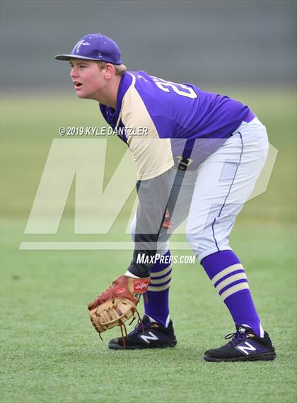 Thumbnail 2 in Alvarado vs Sweetwater (Krum Invitational) photogallery.