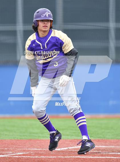 Thumbnail 3 in Alvarado vs Sweetwater (Krum Invitational) photogallery.