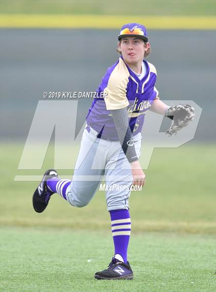 Thumbnail 2 in Alvarado vs Sweetwater (Krum Invitational) photogallery.