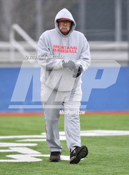 Thumbnail 2 in Alvarado vs Sweetwater (Krum Invitational) photogallery.