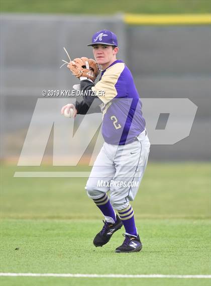 Thumbnail 3 in Alvarado vs Sweetwater (Krum Invitational) photogallery.