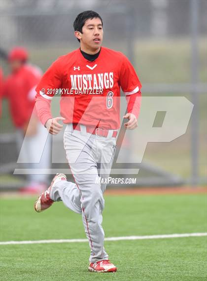 Thumbnail 3 in Alvarado vs Sweetwater (Krum Invitational) photogallery.