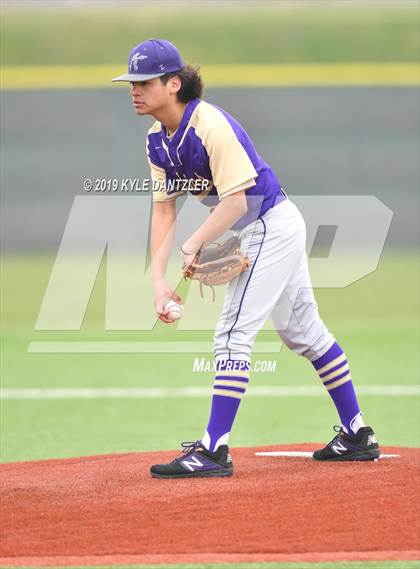 Thumbnail 3 in Alvarado vs Sweetwater (Krum Invitational) photogallery.