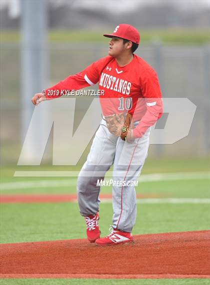 Thumbnail 1 in Alvarado vs Sweetwater (Krum Invitational) photogallery.
