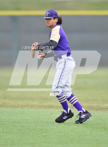Thumbnail 3 in Alvarado vs Sweetwater (Krum Invitational) photogallery.