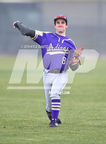Thumbnail 3 in Alvarado vs Sweetwater (Krum Invitational) photogallery.