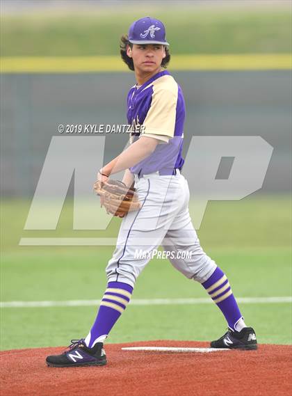 Thumbnail 2 in Alvarado vs Sweetwater (Krum Invitational) photogallery.