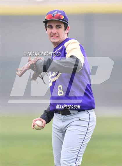 Thumbnail 3 in Alvarado vs Sweetwater (Krum Invitational) photogallery.