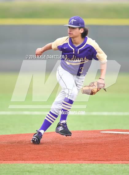 Thumbnail 3 in Alvarado vs Sweetwater (Krum Invitational) photogallery.