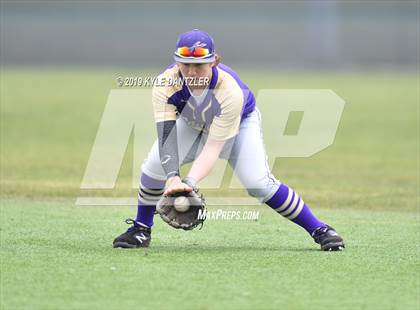 Thumbnail 2 in Alvarado vs Sweetwater (Krum Invitational) photogallery.