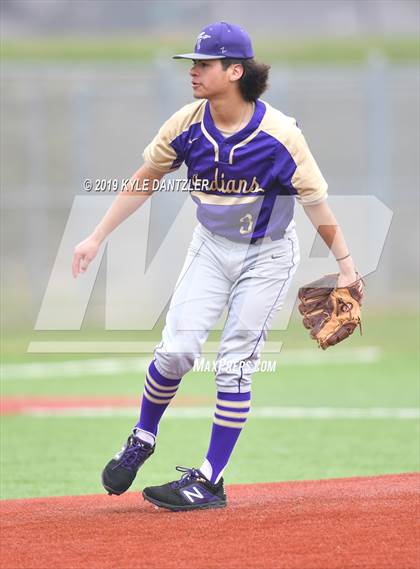 Thumbnail 2 in Alvarado vs Sweetwater (Krum Invitational) photogallery.