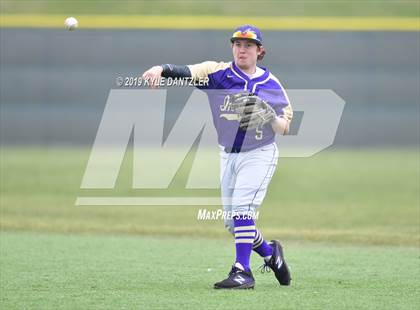 Thumbnail 1 in Alvarado vs Sweetwater (Krum Invitational) photogallery.