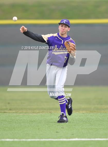 Thumbnail 2 in Alvarado vs Sweetwater (Krum Invitational) photogallery.