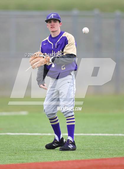Thumbnail 3 in Alvarado vs Sweetwater (Krum Invitational) photogallery.