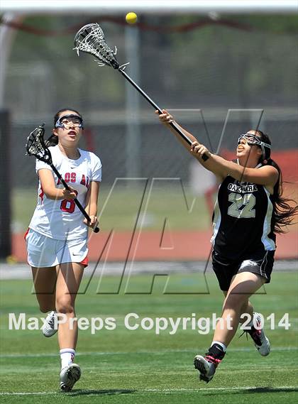 Thumbnail 2 in Oak Park vs Los Alamitos ( Southern Final) photogallery.