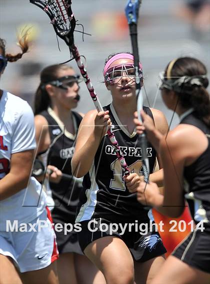 Thumbnail 3 in Oak Park vs Los Alamitos ( Southern Final) photogallery.