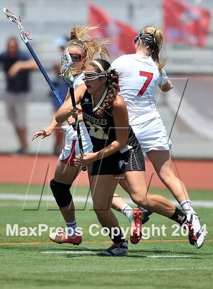 Thumbnail 2 in Oak Park vs Los Alamitos ( Southern Final) photogallery.