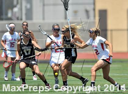 Thumbnail 3 in Oak Park vs Los Alamitos ( Southern Final) photogallery.