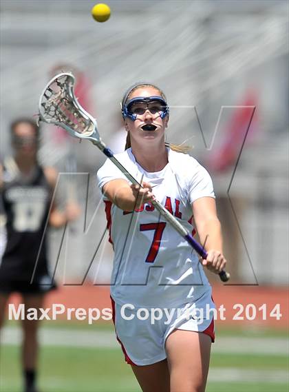 Thumbnail 2 in Oak Park vs Los Alamitos ( Southern Final) photogallery.