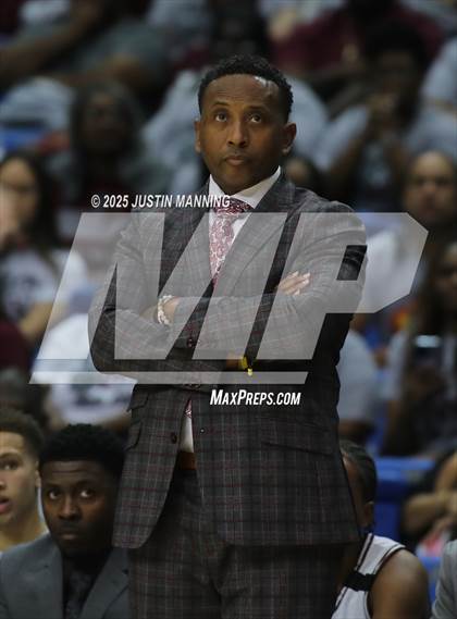Thumbnail 3 in Morrilton vs. Little Rock Mills (AAA 4A State Final) photogallery.