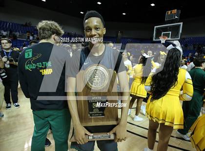 Thumbnail 2 in Morrilton vs. Little Rock Mills (AAA 4A State Final) photogallery.