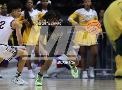 Thumbnail 3 in Morrilton vs. Little Rock Mills (AAA 4A State Final) photogallery.