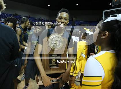 Thumbnail 2 in Morrilton vs. Little Rock Mills (AAA 4A State Final) photogallery.