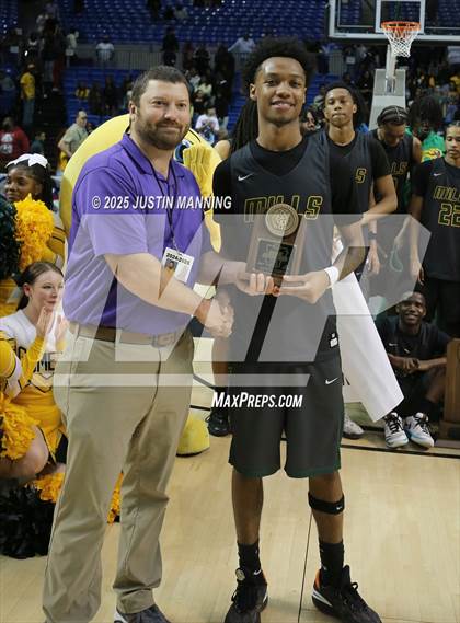 Thumbnail 3 in Morrilton vs. Little Rock Mills (AAA 4A State Final) photogallery.
