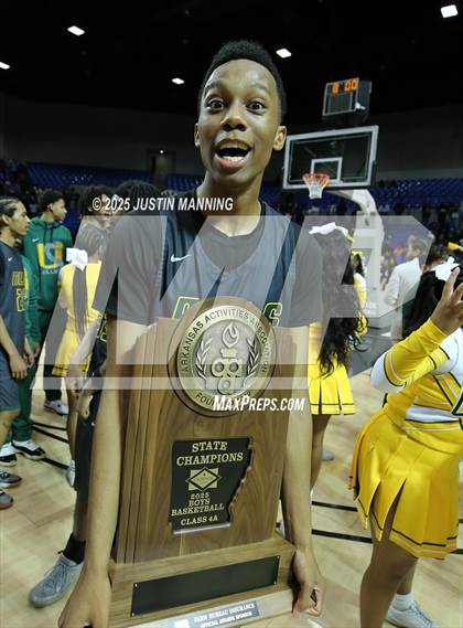 Thumbnail 3 in Morrilton vs. Little Rock Mills (AAA 4A State Final) photogallery.