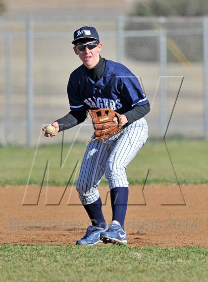 Thumbnail 2 in Valley View vs. Lone Star (Bells Tournament) photogallery.