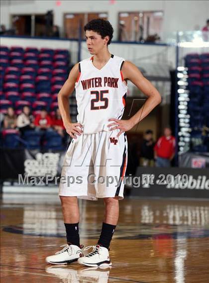 Thumbnail 2 in Kentwood vs Winter park (T-Mobile Invitational) photogallery.