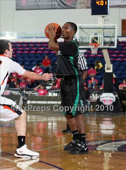 Thumbnail 3 in Kentwood vs Winter park (T-Mobile Invitational) photogallery.