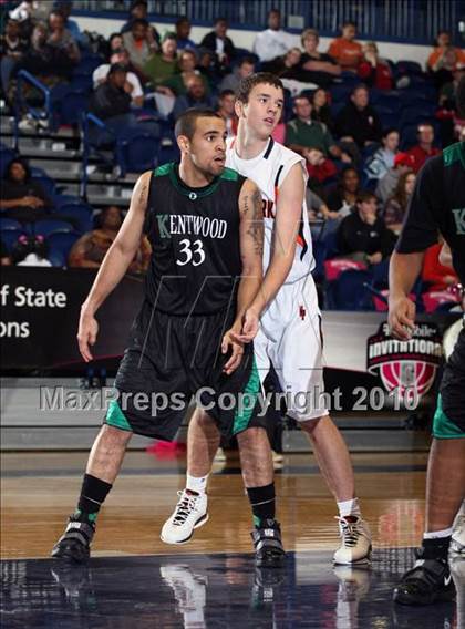 Thumbnail 2 in Kentwood vs Winter park (T-Mobile Invitational) photogallery.