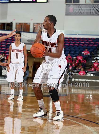 Thumbnail 2 in Kentwood vs Winter park (T-Mobile Invitational) photogallery.