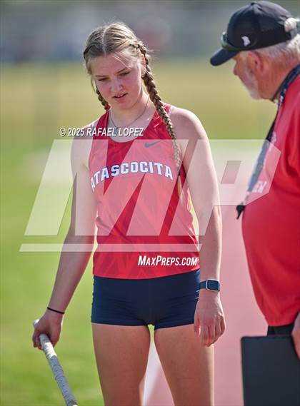 Thumbnail 2 in Panther Relays (Pole Vault) photogallery.