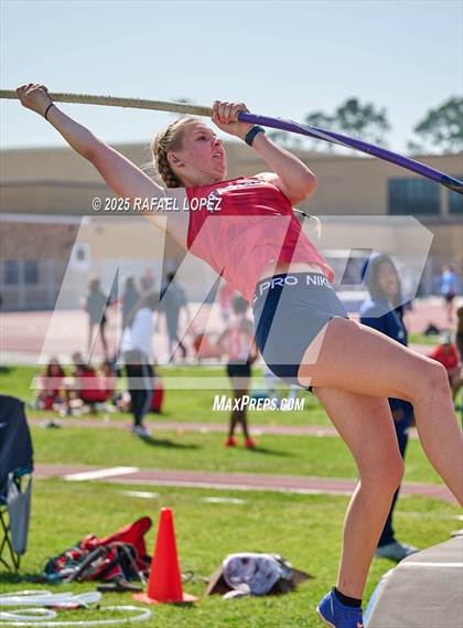 Thumbnail 1 in Panther Relays (Pole Vault) photogallery.