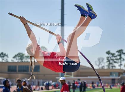 Thumbnail 1 in Panther Relays (Pole Vault) photogallery.