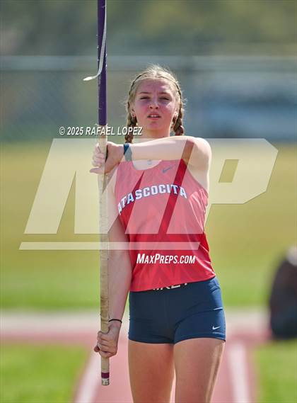 Thumbnail 2 in Panther Relays (Pole Vault) photogallery.