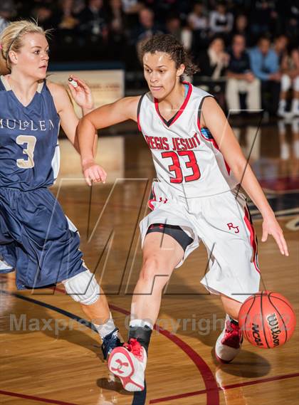 Thumbnail 3 in Regis Jesuit vs. Mullen photogallery.