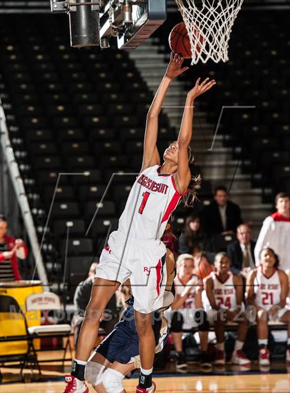 Thumbnail 3 in Regis Jesuit vs. Mullen photogallery.