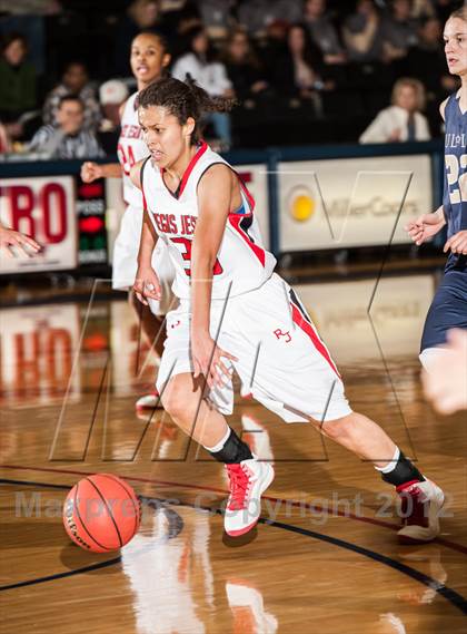 Thumbnail 2 in Regis Jesuit vs. Mullen photogallery.