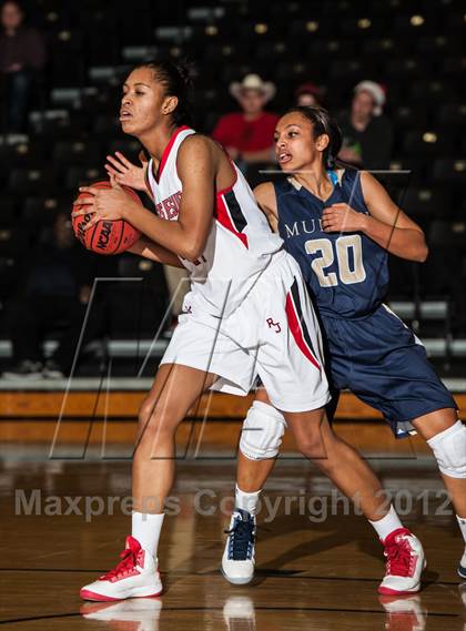 Thumbnail 2 in Regis Jesuit vs. Mullen photogallery.