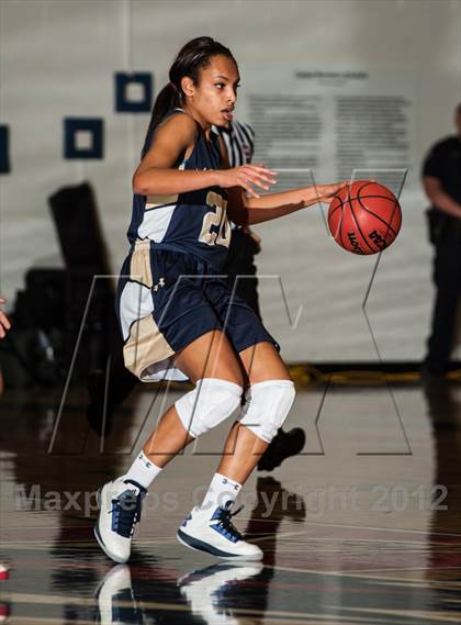 Thumbnail 1 in Regis Jesuit vs. Mullen photogallery.