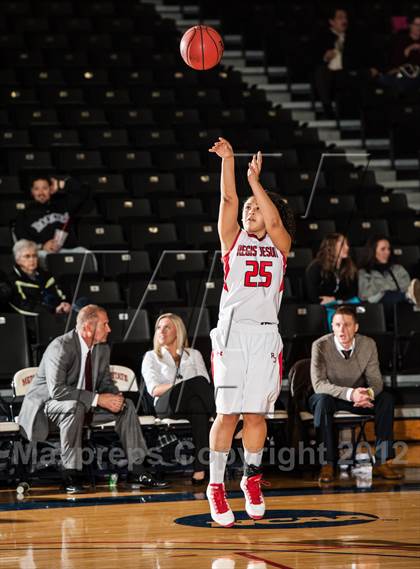 Thumbnail 3 in Regis Jesuit vs. Mullen photogallery.