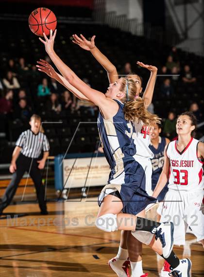 Thumbnail 3 in Regis Jesuit vs. Mullen photogallery.