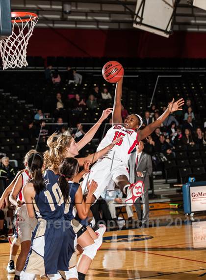 Thumbnail 2 in Regis Jesuit vs. Mullen photogallery.
