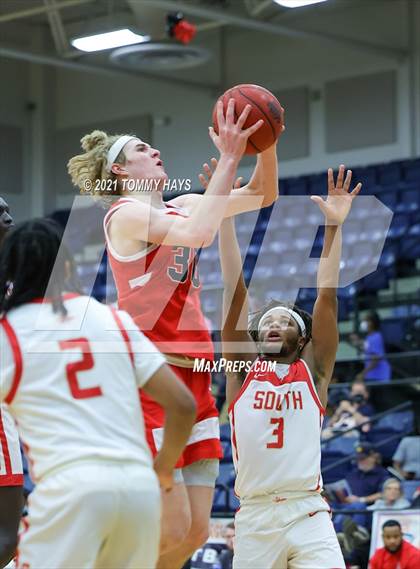 Thumbnail 3 in South Grand Prairie vs John Paul II (Whataburger Tournament) photogallery.