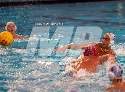Thumbnail 3 in Mater Dei vs. Foothill photogallery.